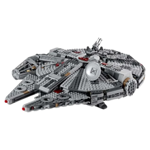 Carregar imagem no visualizador da galeria, Millennium Falcon - Blocos de Montar - 1381 peças
